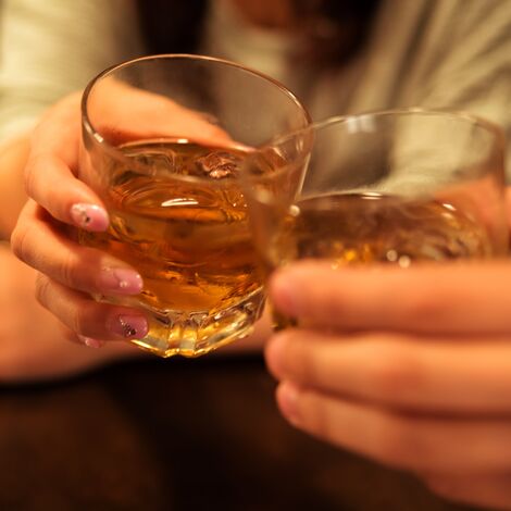 --www.pakutaso.com-shared-img-thumb-NKJ56_jyoseitokanpai